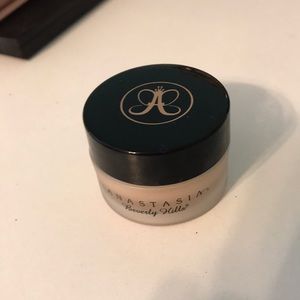 Anastasia Concealer Color 0.5